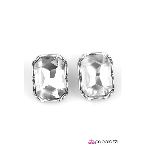 A Glamorous Evening White Earrings A Glamorous Evening White Earrings